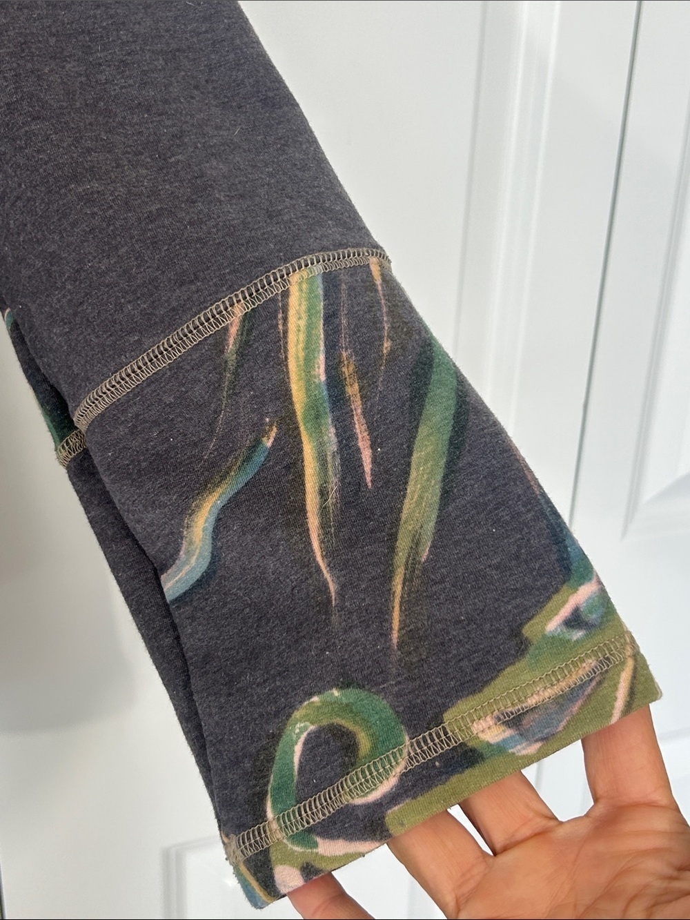 Winter Sun Women's Gray Hooded Zip Sweatshirt with Botanical Print Size Small - Picture 6 of 8